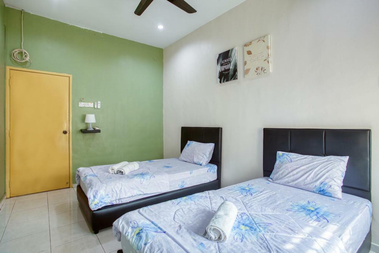 Gunung View Homestay 10 To 12 Pax Near Sunway Tambun Ipoh Exteriör bild