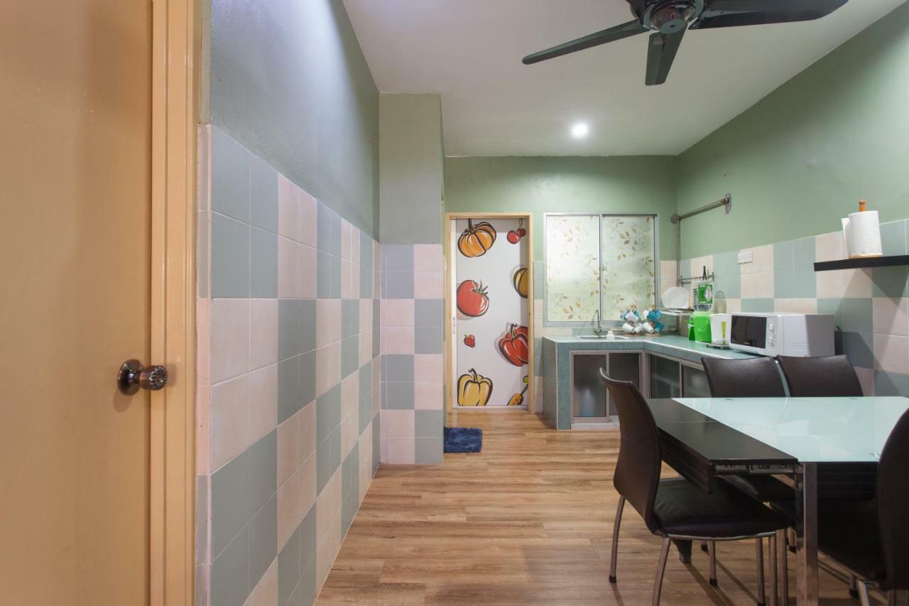 Gunung View Homestay 10 To 12 Pax Near Sunway Tambun Ipoh Exteriör bild
