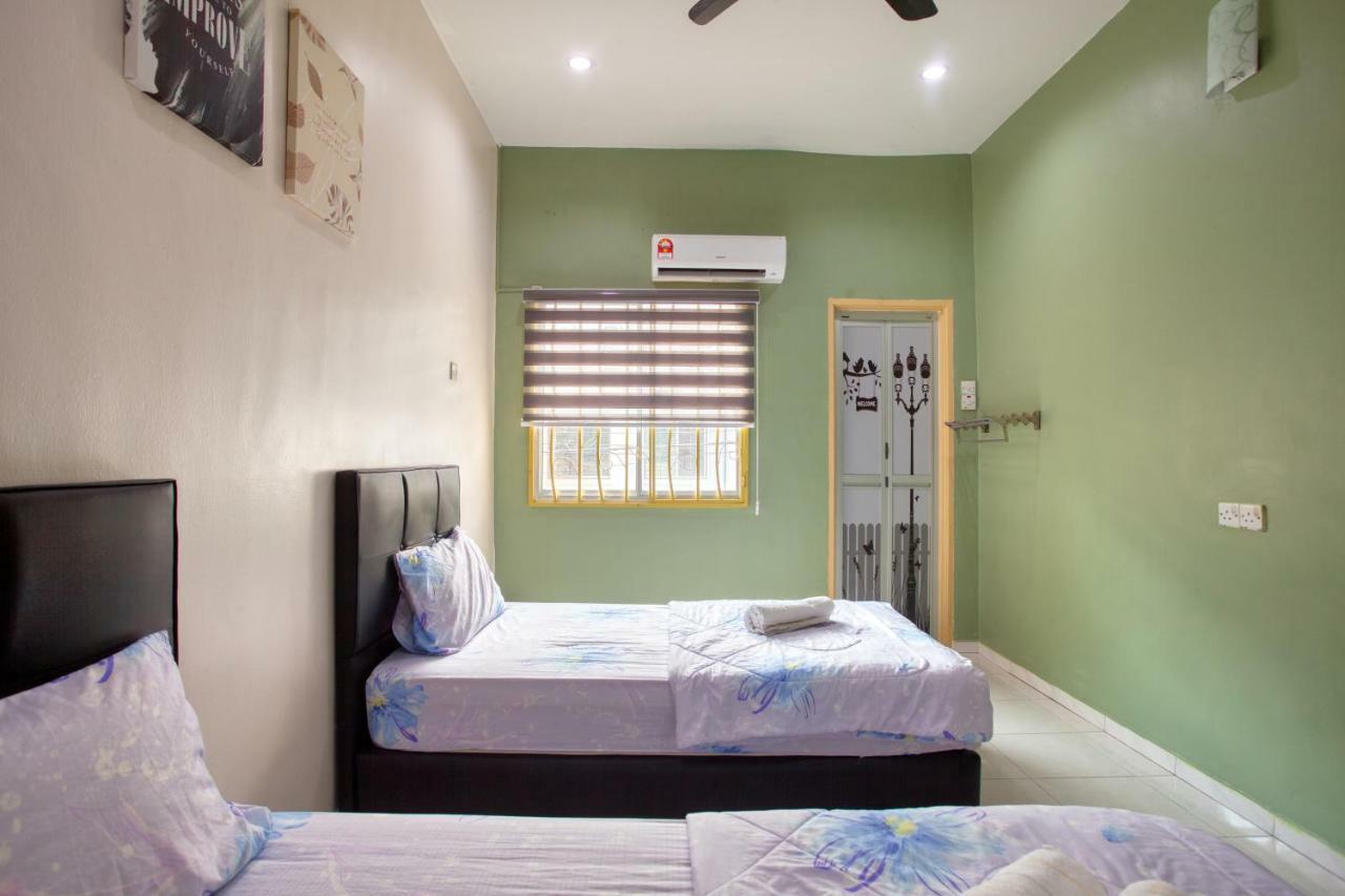 Gunung View Homestay 10 To 12 Pax Near Sunway Tambun Ipoh Exteriör bild