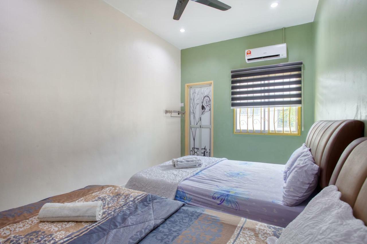 Gunung View Homestay 10 To 12 Pax Near Sunway Tambun Ipoh Exteriör bild