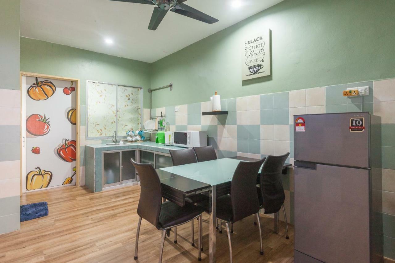 Gunung View Homestay 10 To 12 Pax Near Sunway Tambun Ipoh Exteriör bild