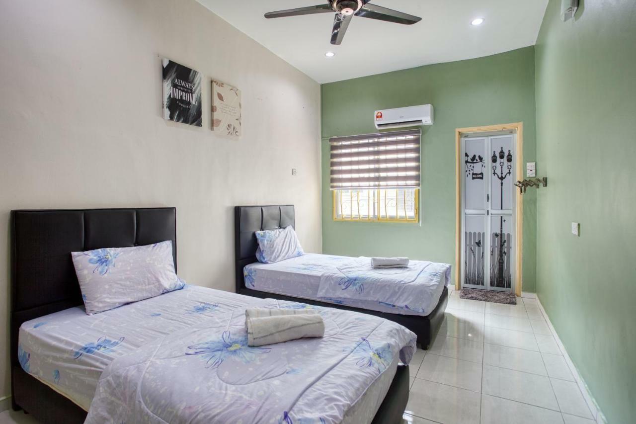 Gunung View Homestay 10 To 12 Pax Near Sunway Tambun Ipoh Exteriör bild