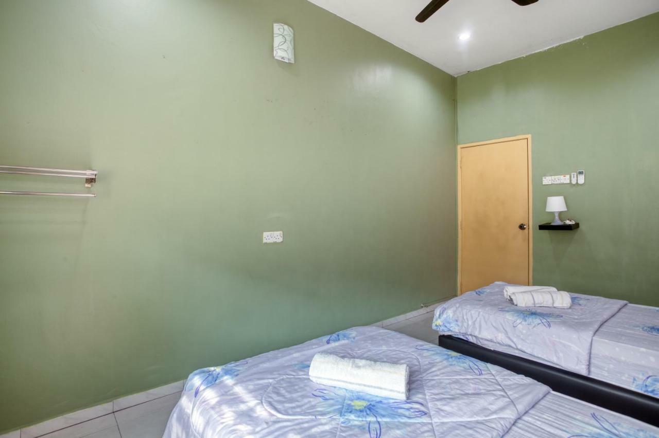 Gunung View Homestay 10 To 12 Pax Near Sunway Tambun Ipoh Exteriör bild