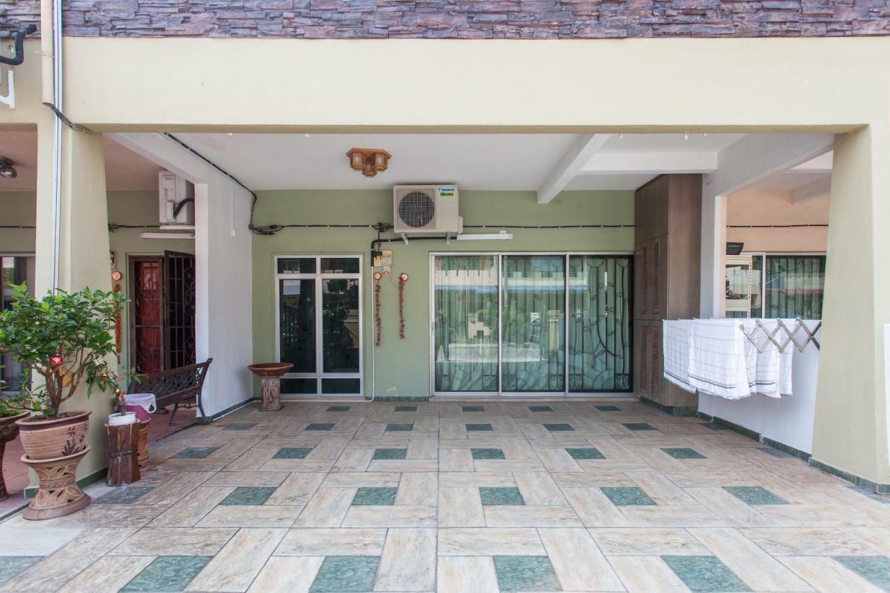 Gunung View Homestay 10 To 12 Pax Near Sunway Tambun Ipoh Exteriör bild
