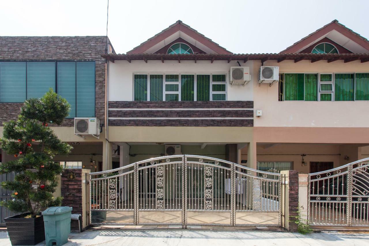 Gunung View Homestay 10 To 12 Pax Near Sunway Tambun Ipoh Exteriör bild